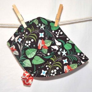 Reversible baby bonnet